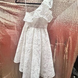 Two sisters, the label Camilla dress.